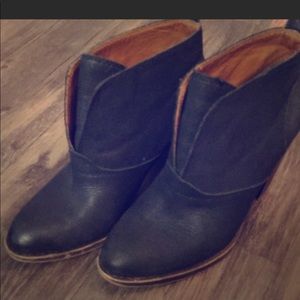 Black lucky brand ankle boot